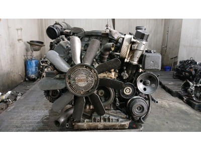 MOTOR CON ACCESORIOS Y CAJA DE CAMBIOS MERCEDES E 240 2001