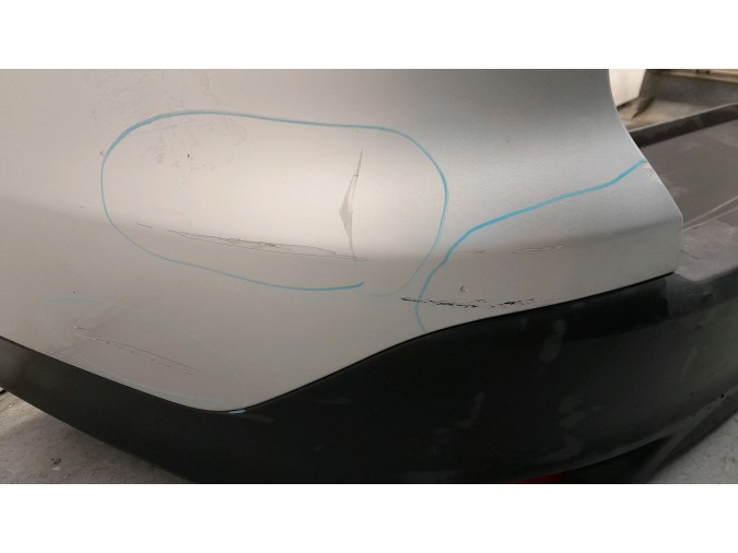 PARAGOLPES TRASERO FORD FOCUS PLATEADO 2011