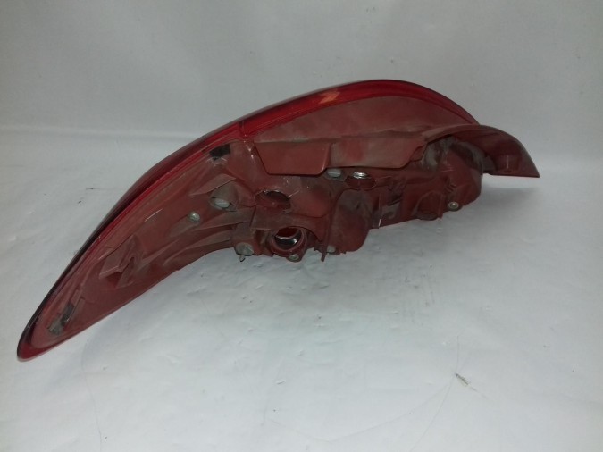 PILOTO TRASERO DERECHO MAZDA 2 2010