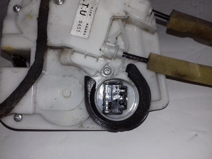 CERRADURA PUERTA TRASERA DERECHA MAZDA 2 2010