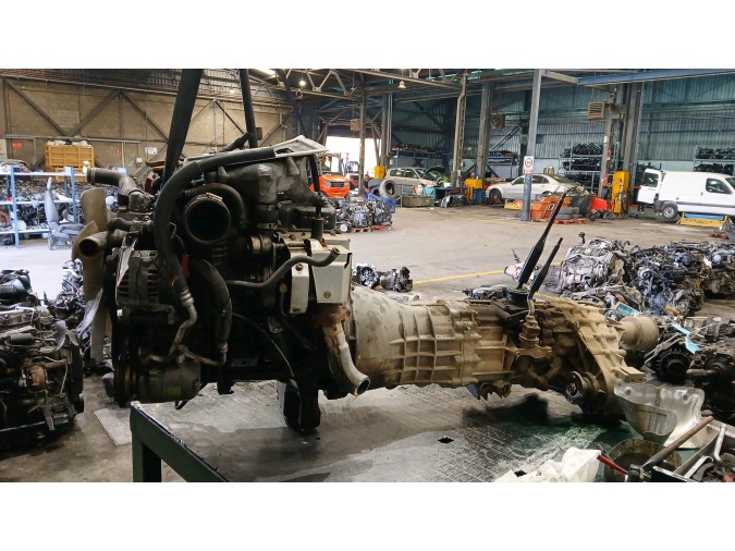 MOTOR SIN ACCEORIOS  Y SIN CAJA DE CAMBIOS NISSAN TERRANO 2000