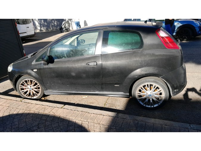 MOTOR CON ACCESORIOS Y CAJA DE CAMBIOS FIAT PUNTO 2005