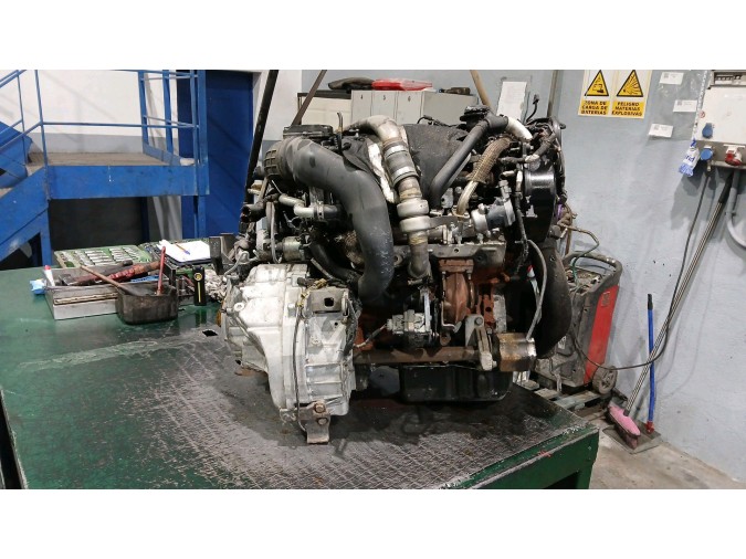 MOTOR CON ACCESORIOS Y CAJA DE CAMBIOS PEUGEOT 607