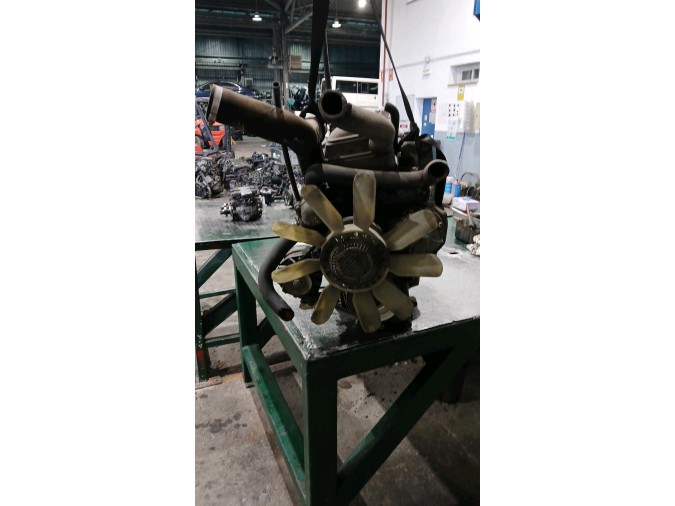MOTOR CON ACCESORIOS SIN CAJA DE CAMBIOS MERCEDES-BENZ MB 1985