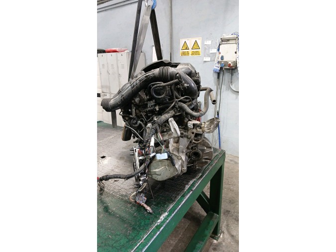 Motor CITROEN C5 2004