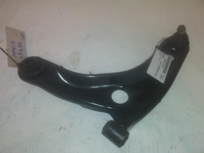 TRAPECIO INFERIOR DELANTERO IZQUIERDO TOYOTA YARIS 2010