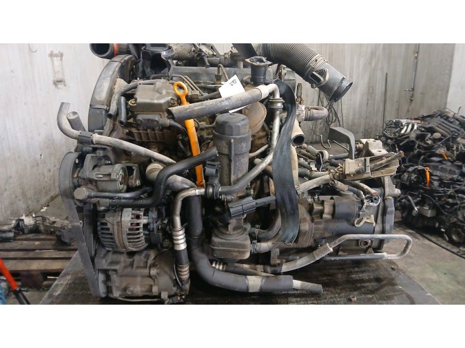 MOTOR CON ACCESORIOS Y CAJA DE CAMBIOS VOLKSWAGEN NEW BEETLE 2000