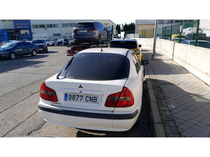 MOTOR CON ACCESORIOS Y CAJA DE CAMBIOS MITSUBISHI CARISMA 2000