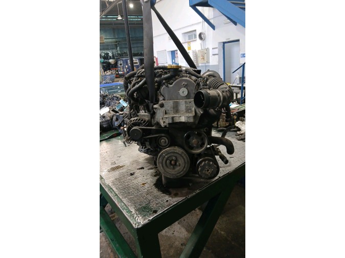 MOTOR CON ACCESORIOS SIN CAJA DE CAMBIOS OPEL CORSA 2011