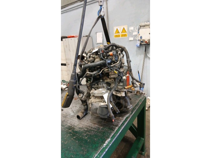 MOTOR CON ACCESORIOS SIN CAJA DE CAMBIOS OPEL CORSA 2011