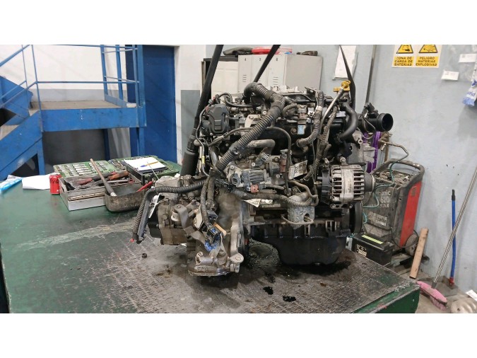 MOTOR CON ACCESORIOS SIN CAJA DE CAMBIOS OPEL CORSA 2011