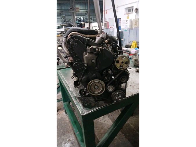 MOTOR CON ACCESORIOS Y CAJA DE CAMBIOS PEUGEOT PARTNER 2002
