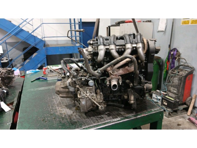 MOTOR CON ACCESORIOS Y CAJA DE CAMBIOS PEUGEOT PARTNER 2002
