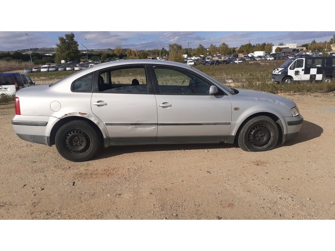MANDO ELEVALUNAS DELANTERO DERECHO VOLKSWAGEN PASSAT 1998