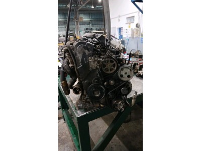 MOTOR CON ACCESORIOS Y CAJA DE CAMBIOS  2002