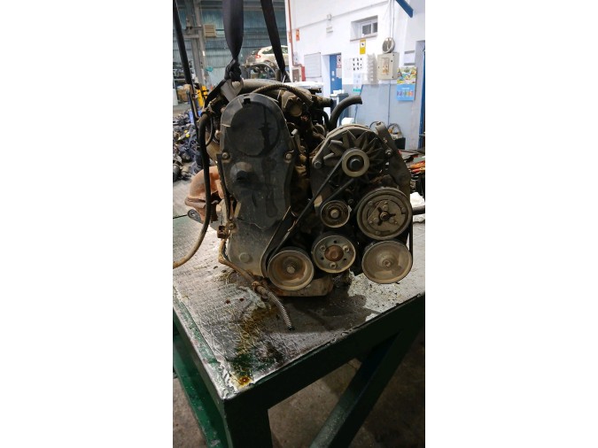 MOTOR CON ACCESORIOS SIN CAJA DE CAMBIOS RENAULT R19 1992