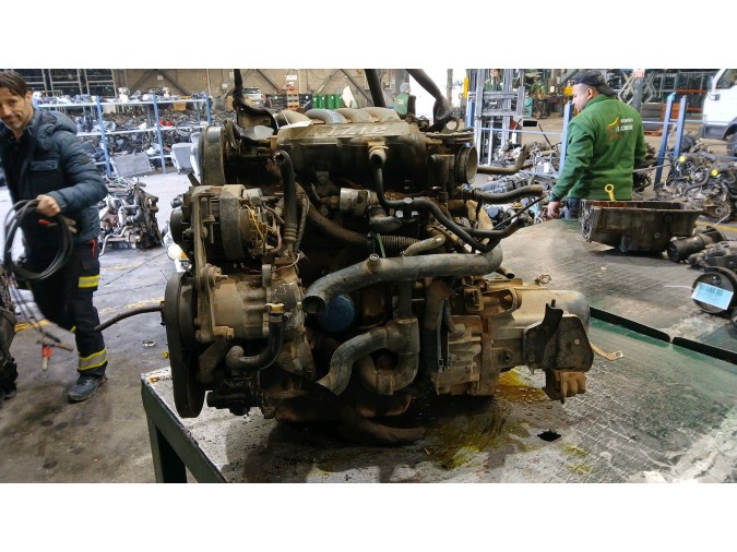 MOTOR CON ACCESORIOS SIN CAJA DE CAMBIOS RENAULT R19 1992
