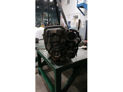 MOTOR CON ACCESORIOS SIN CAJA DE CAMBIOS VOLVO V70 2002