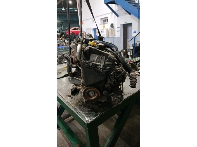 MOTOR CON ACCESORIOS Y CAJA DE CAMBIOS RENAULT CLIO 2007