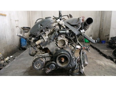 MOTOR CON ACCESORIOS Y CAJA DE CAMBIOS  2000