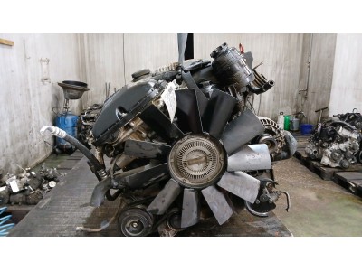 MOTOR CON ACCESORIOS Y CAJA DE CAMBIOS BMW 52O I 2001