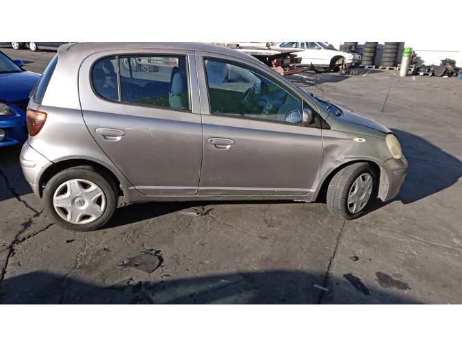 PARAGOLPES DELANTERO TOYOTA YARIS 2005