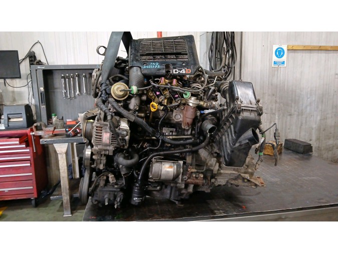Motor TOYOTA YARIS 2005