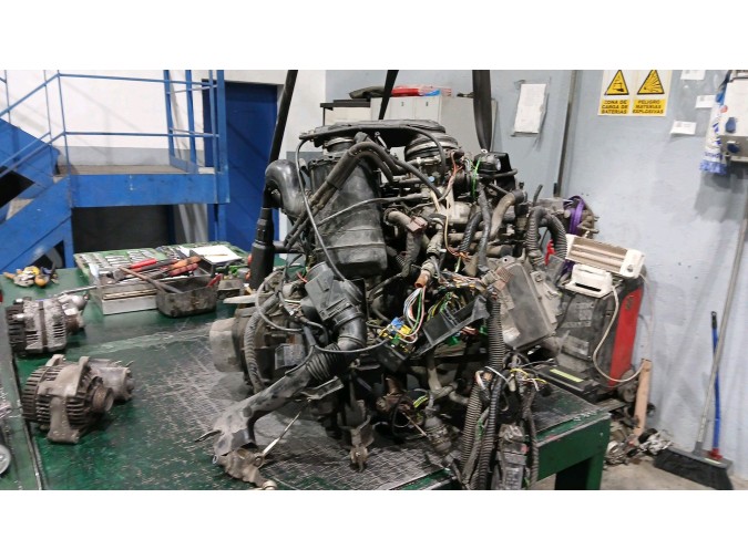 MOTOR CON ACCESORIOS Y CAJA DE CAMBIOS PEUGEOT 106 1996