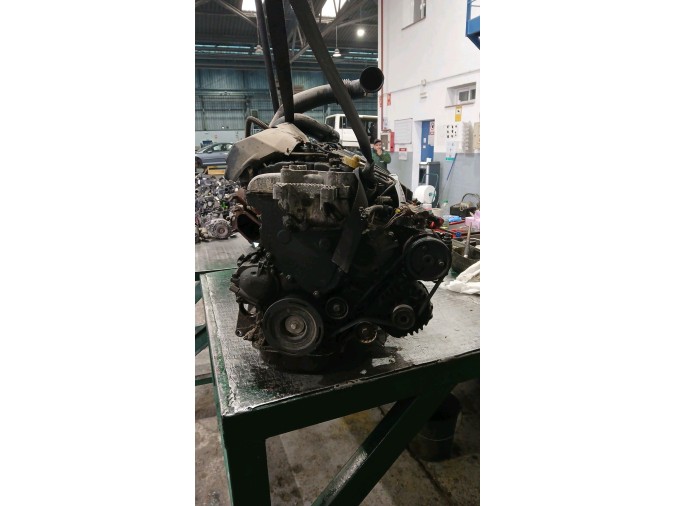 MOTOR CON ACCESORIOS Y CAJA DE CAMBIOS NISSAN INTERSTAR 2004