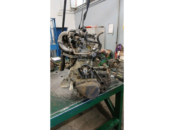 MOTOR CON ACCESORIOS Y CAJA DE CAMBIOS CHRYSLER VOYAGER I 1998