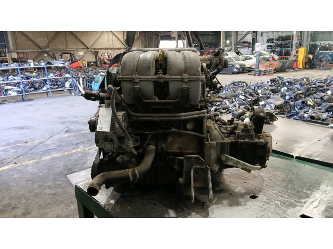 MOTOR CON ACCESORIOS Y CAJA DE CAMBIOS CHRYSLER VOYAGER I 1998