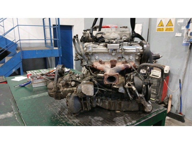 MOTOR CON ACCESORIOS Y CAJA DE CAMBIOS CHRYSLER VOYAGER I 1998