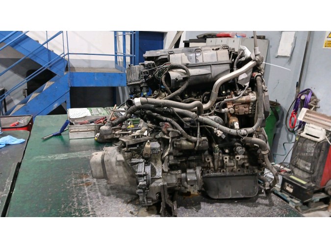 MOTOR CON ACCESORIOS SIN CAJA DE CAMBIOS CITROEN C3 2004