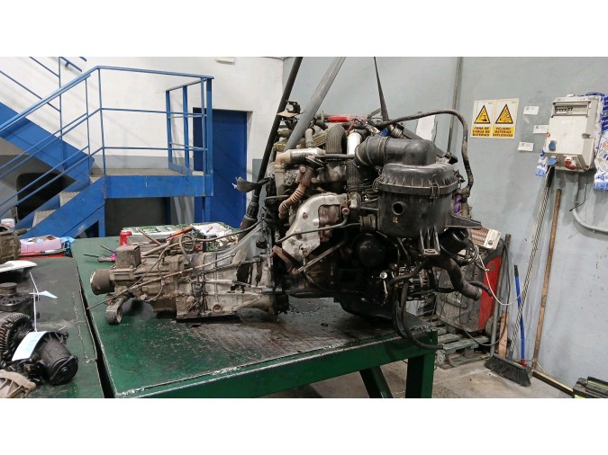 MOTOR CON ACCESORIOS Y CAJA DE CAMBIOS HYUNDAI H100 2005