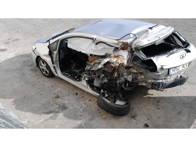 FARO ANTINIEBLA DELANTERO IZQUIERDO TOYOTA AURIS 2011
