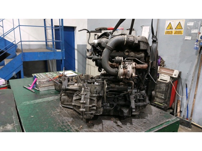 MOTOR CON ACCESORIOS Y CAJA DE CAMBIOS NISSAN PRIMASTAR 2004