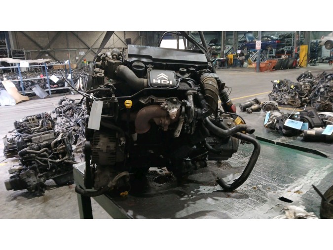 MOTOR CON ACCESORIOS Y CAJA DE CAMBIOS  2004
