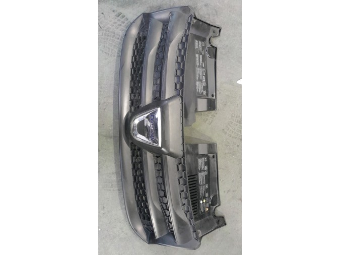 REJILLA PARAGOLPES DELANTERO DACIA SANDERO 2014