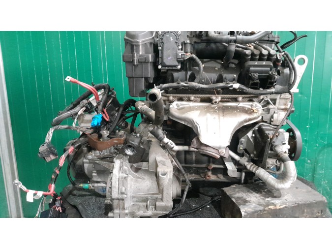 MOTOR CON ACCESORIOS Y CAJA DE CAMBIOS DACIA SANDERO