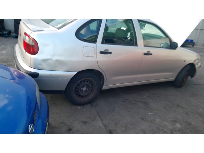 PARAGOLPES TRASERO SEAT CORDOBA 2001
