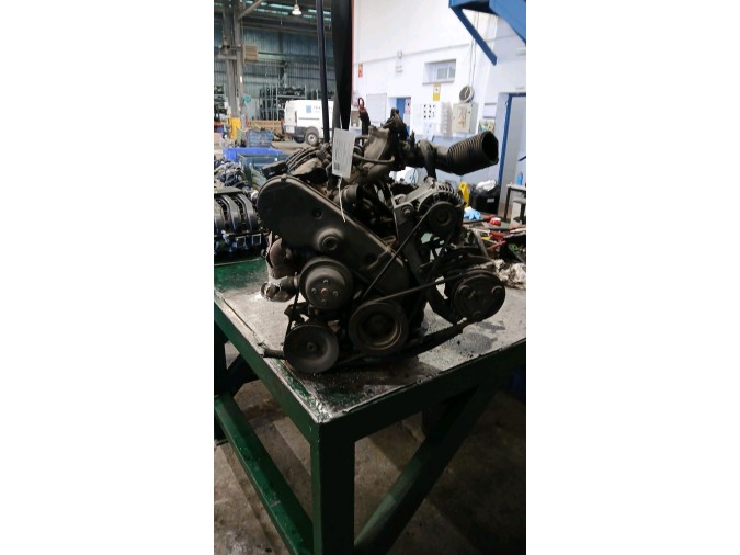MOTOR CON ACCESORIOS SIN CAJA DE CAMBIOS VOLVO 940 1994