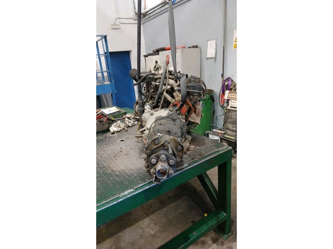 MOTOR CON ACCESORIOS SIN CAJA DE CAMBIOS VOLVO 940 1994