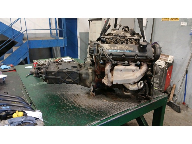 MOTOR CON ACCESORIOS SIN CAJA DE CAMBIOS VOLVO 940 1994