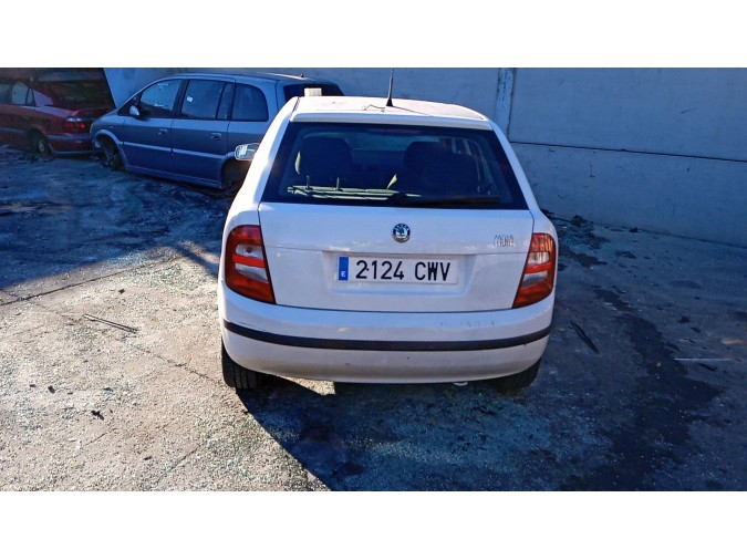 PARAGOLPES TRASERO SKODA FABIA 2004