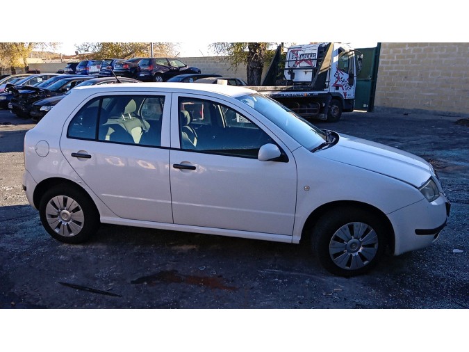 PARAGOLPES TRASERO SKODA FABIA 2004