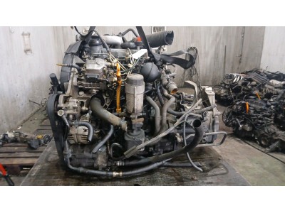 MOTOR CON ACCESORIOS Y CAJA DE CAMBIOS  2000