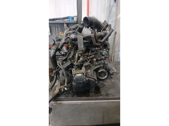 MOTOR CON ACCESORIOS Y CAJA DE CAMBIOS SEAT CORDOBA 1999