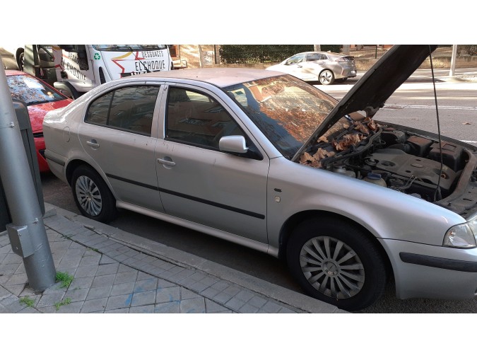 MANDO ELEVALUNAS DELANTERO DERECHO SKODA OCTAVIA 2002