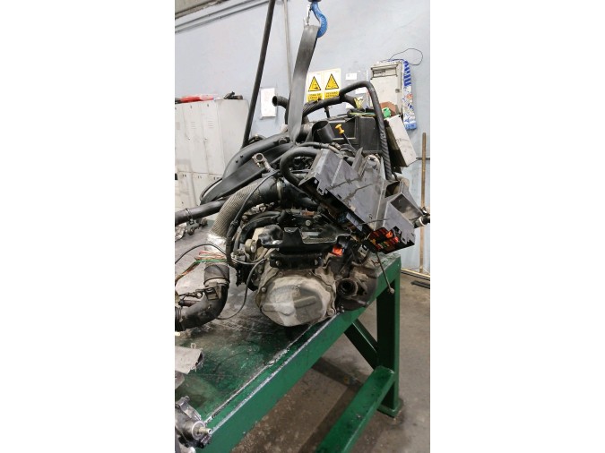 MOTOR CON ACCESORIOS Y CAJA DE CAMBIOS CITROEN XANTIA 1995