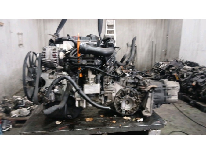 MOTOR CON ACCESORIOS Y CAJA DE CAMBIOS  2004